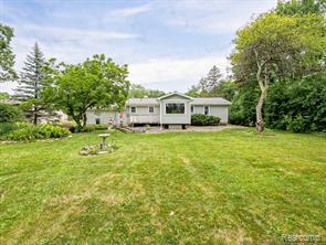 52010 11 Mile Road South Lyon, MI 48178 - Photo 38 of 50