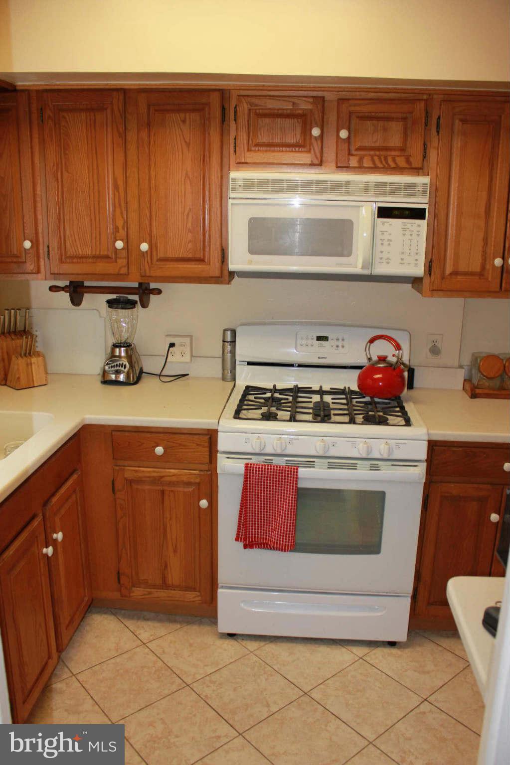 3216 Gunston Road Alexandria, VA 22302 - Photo 2 of 26 Kitchen