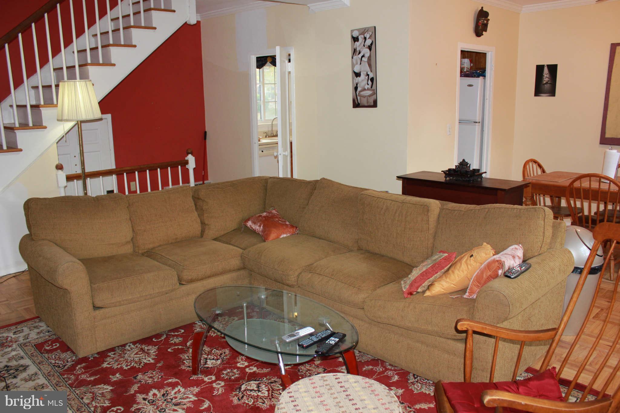 3216 Gunston Road Alexandria, VA 22302 - Photo 11 of 26 Living Room