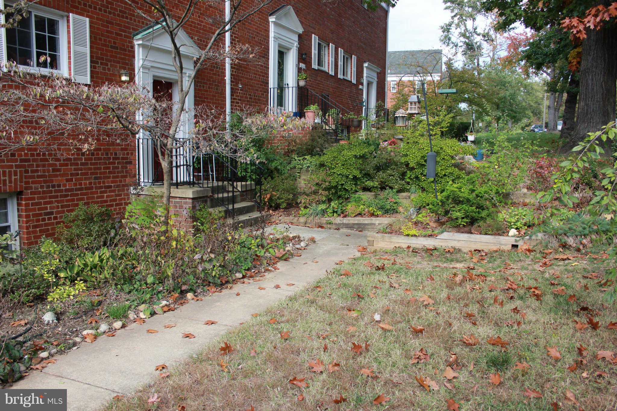3216 Gunston Road Alexandria, VA 22302 - Photo 22 of 26 Exterior (Front)