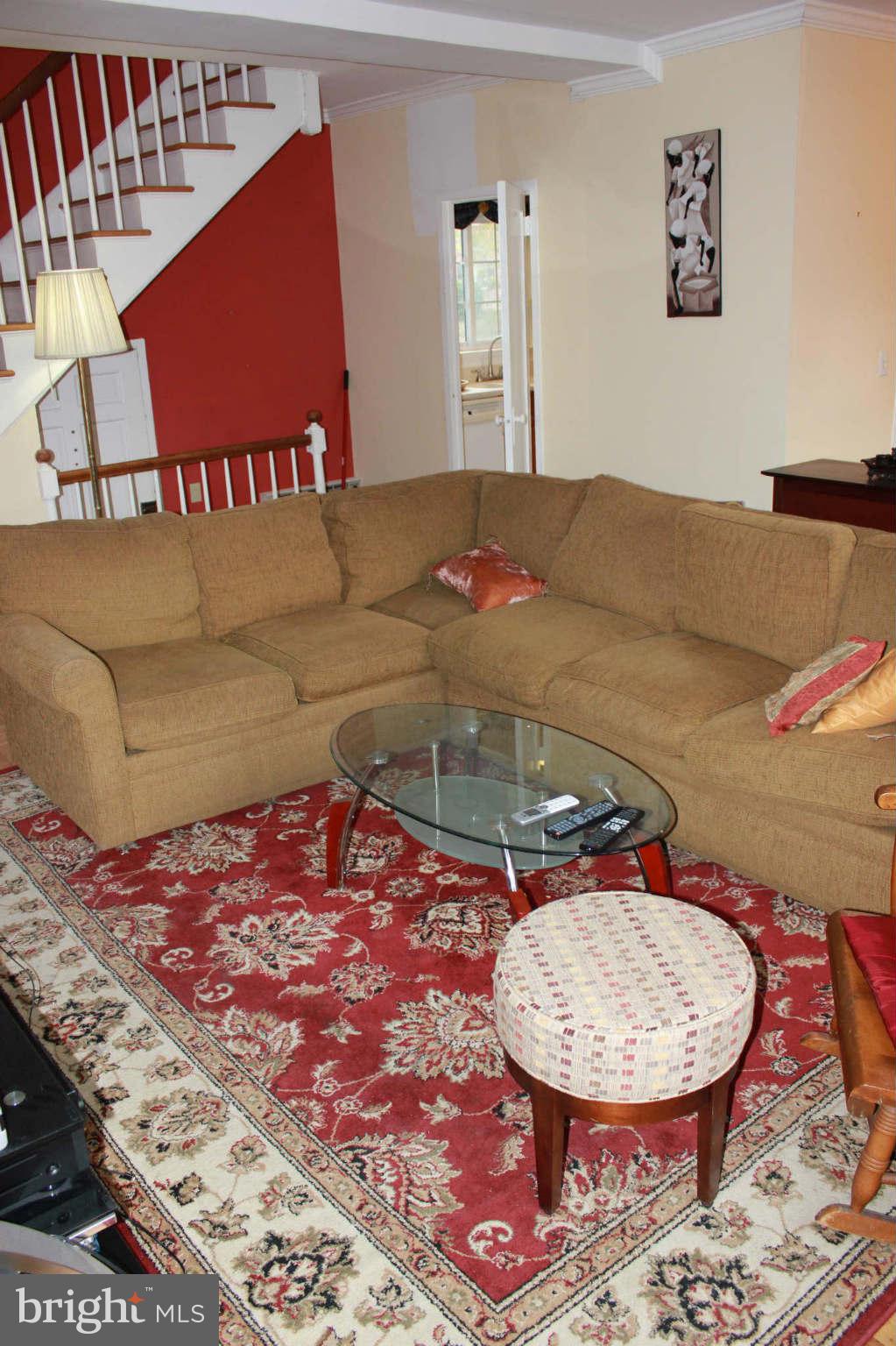3216 Gunston Road Alexandria, VA 22302 - Photo 8 of 26 Living Room