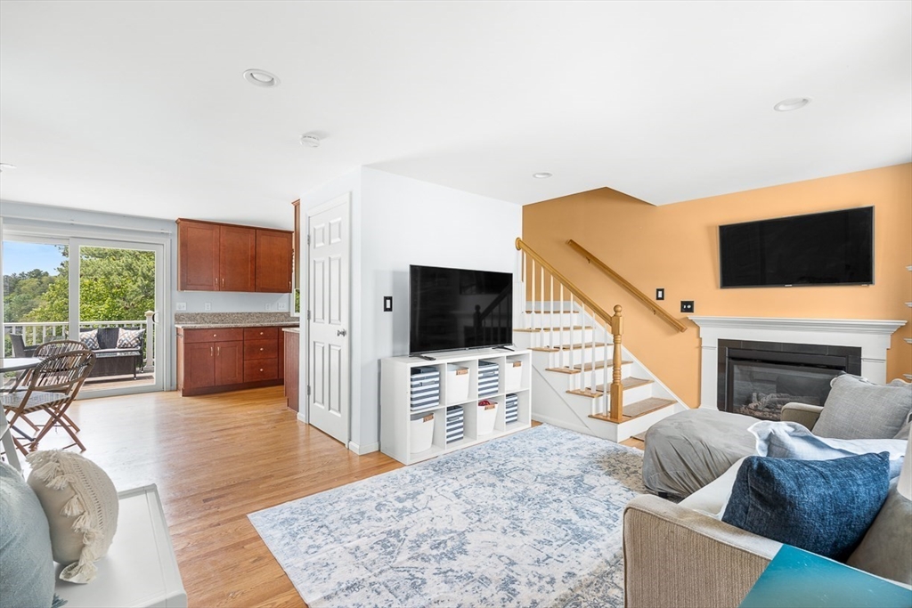 25 Gordon Road Lynn, MA 01904 - Photo 3 of 36