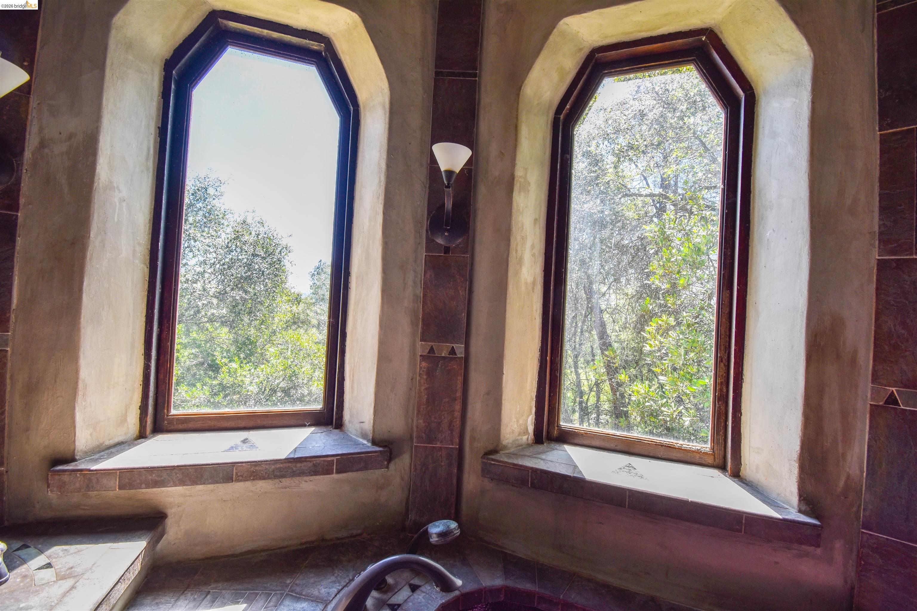 17270 Robin Ridge Road Sonora, CA 95370 - Photo 37 of 60 Full bath with a garden tub