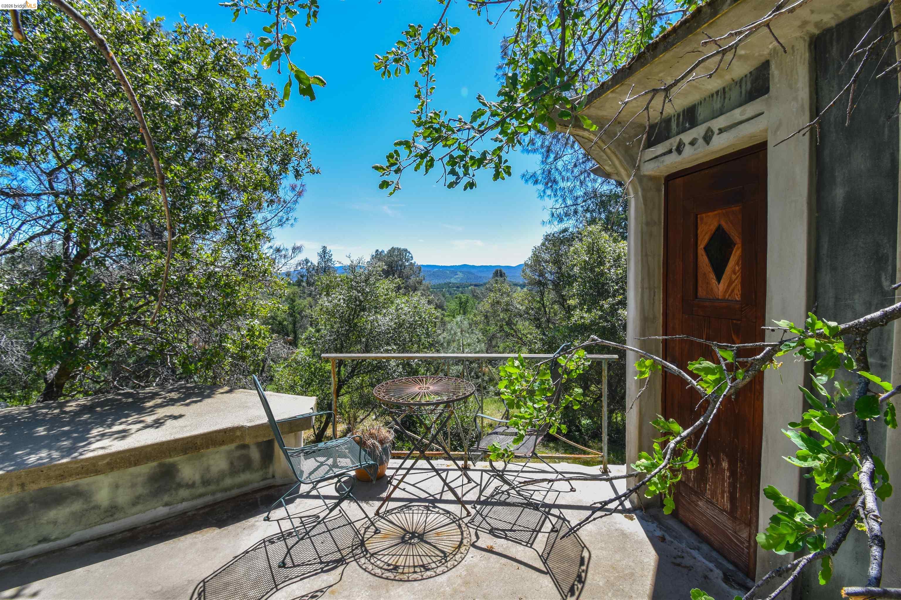 17270 Robin Ridge Road Sonora, CA 95370 - Photo 40 of 60 View of balcony