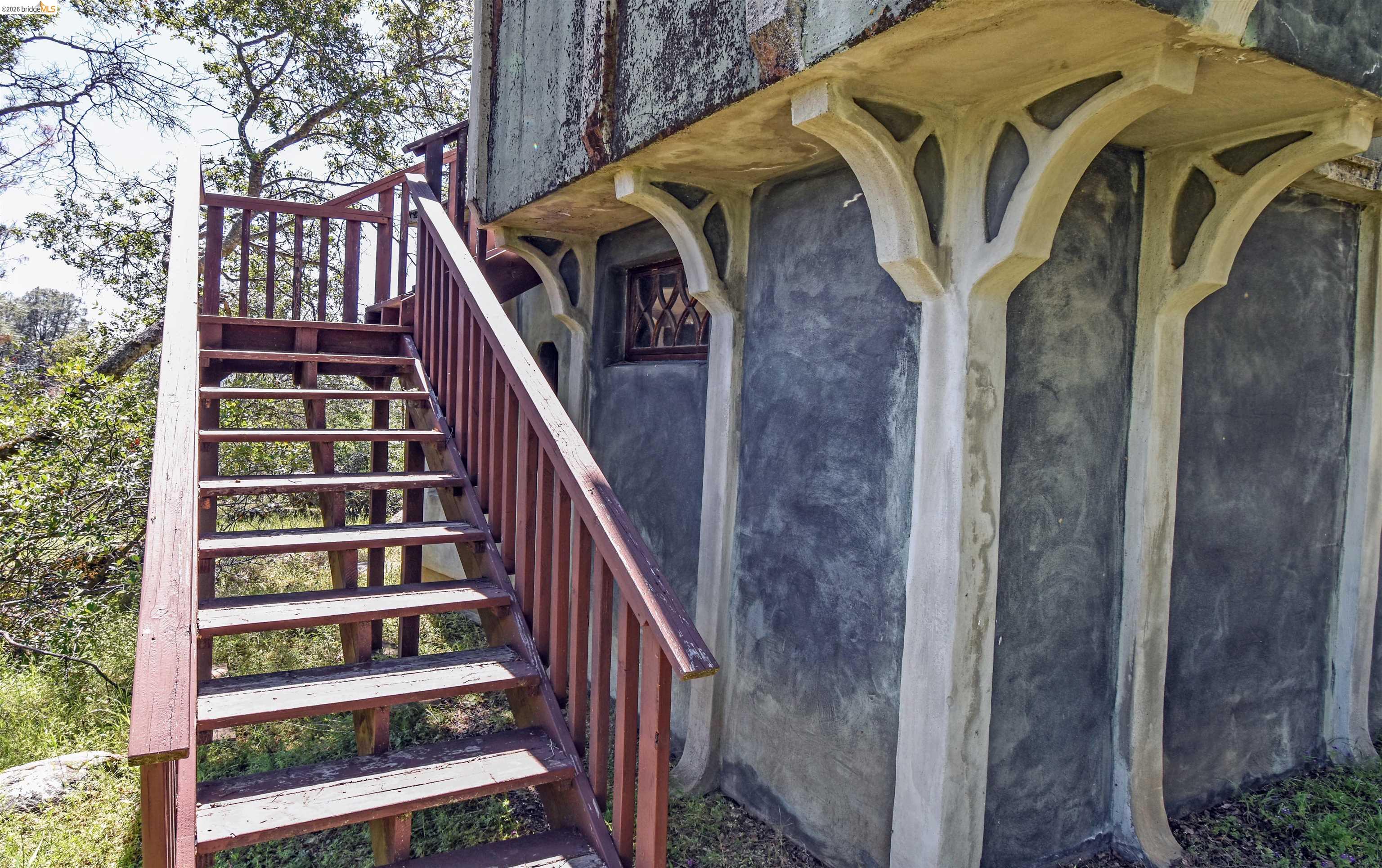 17270 Robin Ridge Road Sonora, CA 95370 - Photo 47 of 60 View of stairway