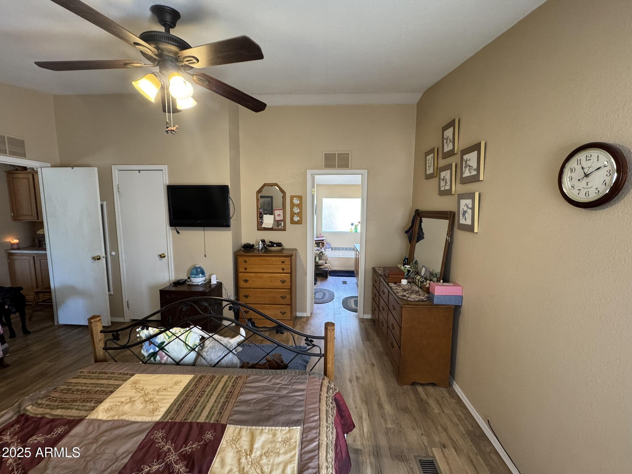 1998 Stagg Run Overgaard, AZ 85933 - Photo 28 of 61 a living room with furniture and a flat screen tv