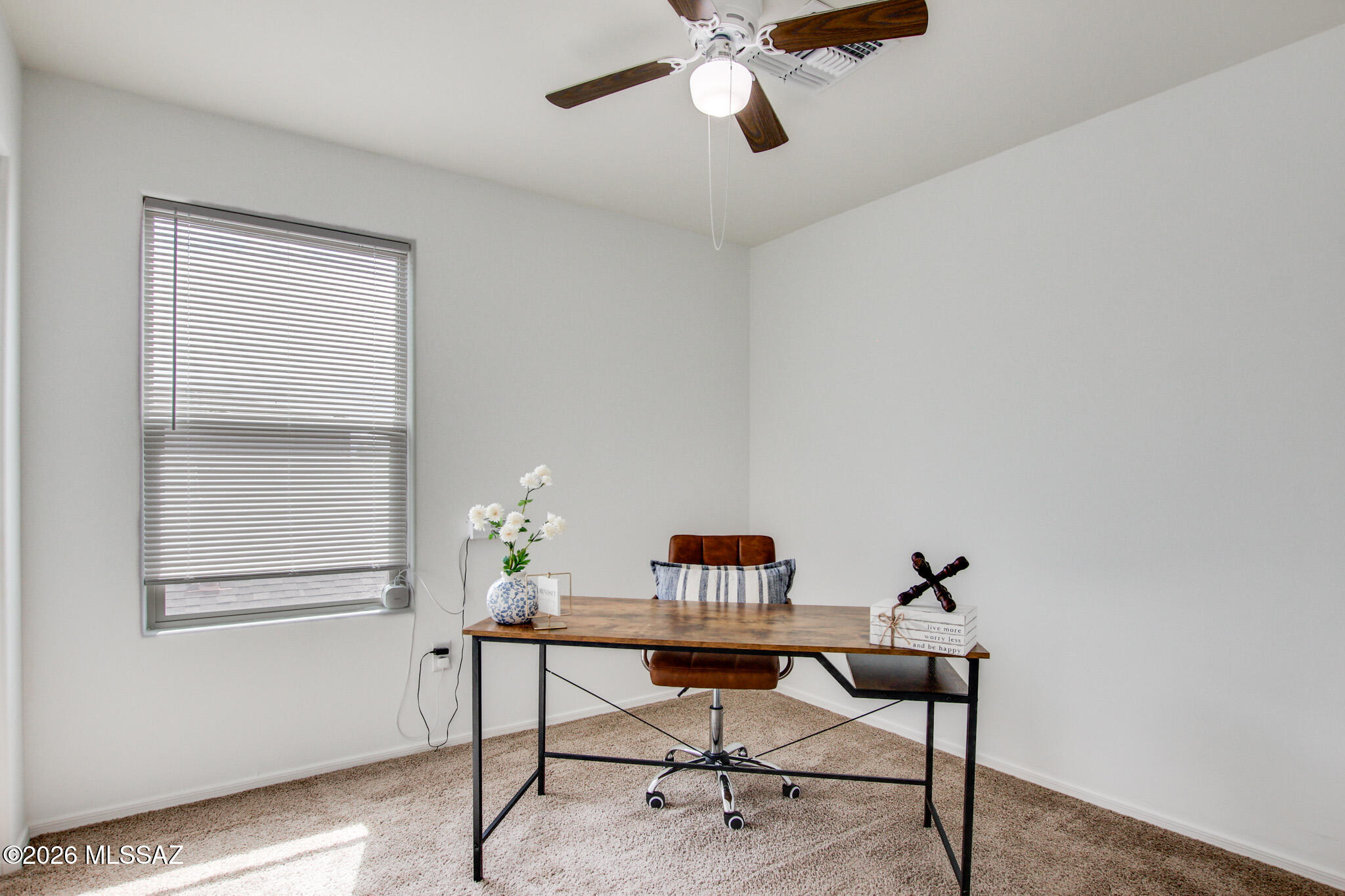 5987 South Antrim Loop Tucson, AZ 85706 - Photo 26 of 34 a view of a workspace with furniture