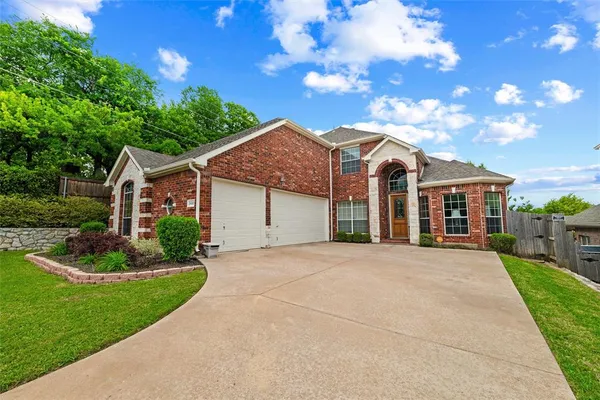 $424,999 | 5800 Wester Way Drive, Arlington, TX 76013