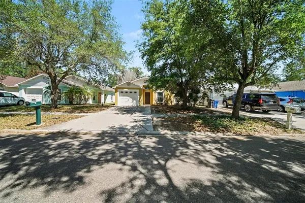 $319,900 | 2424 Camden Oaks Place, Valrico, FL 33594