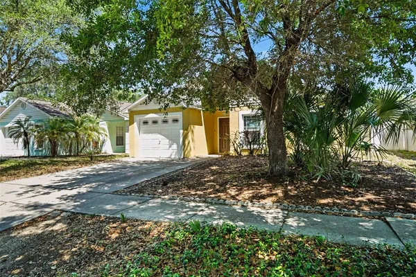 $319,900 | 2424 Camden Oaks Place, Valrico, FL 33594