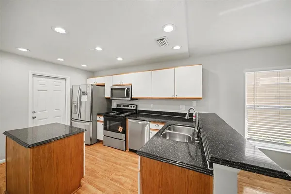 $319,900 | 2424 Camden Oaks Place, Valrico, FL 33594