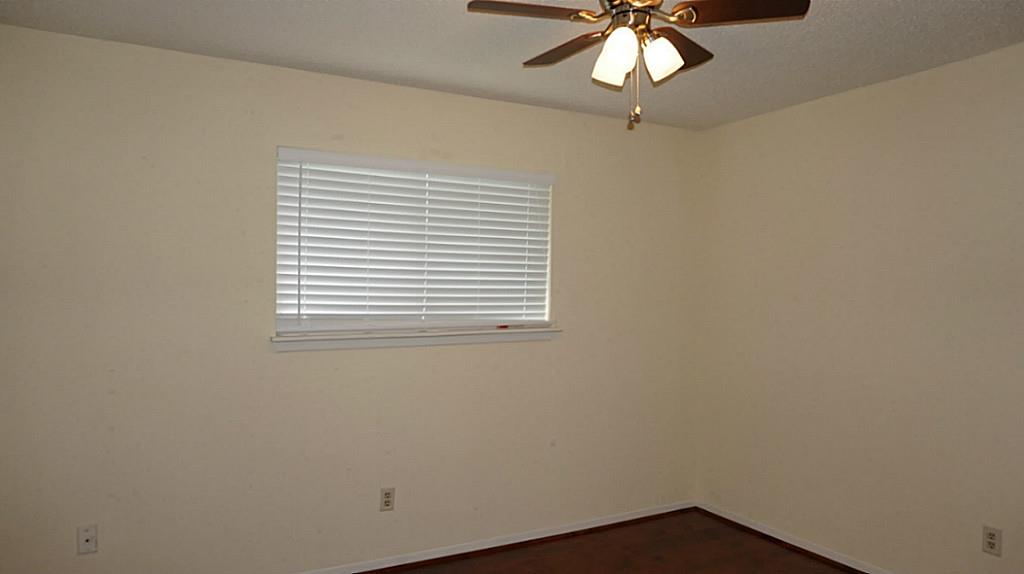 9219 Carousel Lane Houston, TX 77080 - Photo 27 of 31 2nd Bedroom