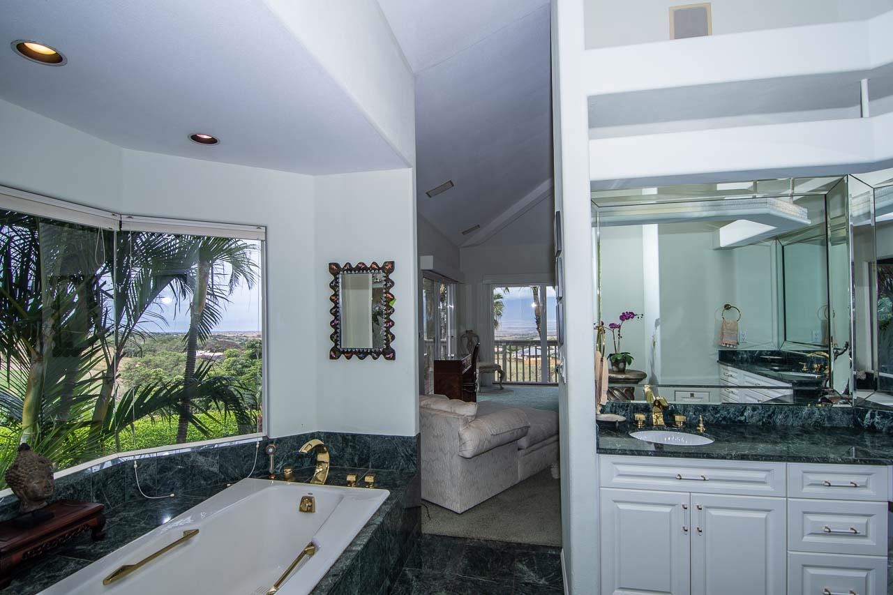 3051 Omaopio Road Kula, HI 96790 - Photo 26 of 50 Primary bedroom suite bathroom