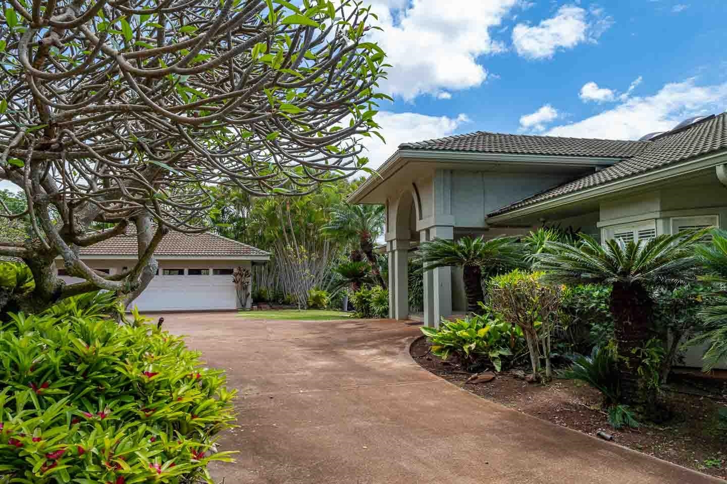 3051 Omaopio Road Kula, HI 96790 - Photo 30 of 50 Garage on left main home on right
