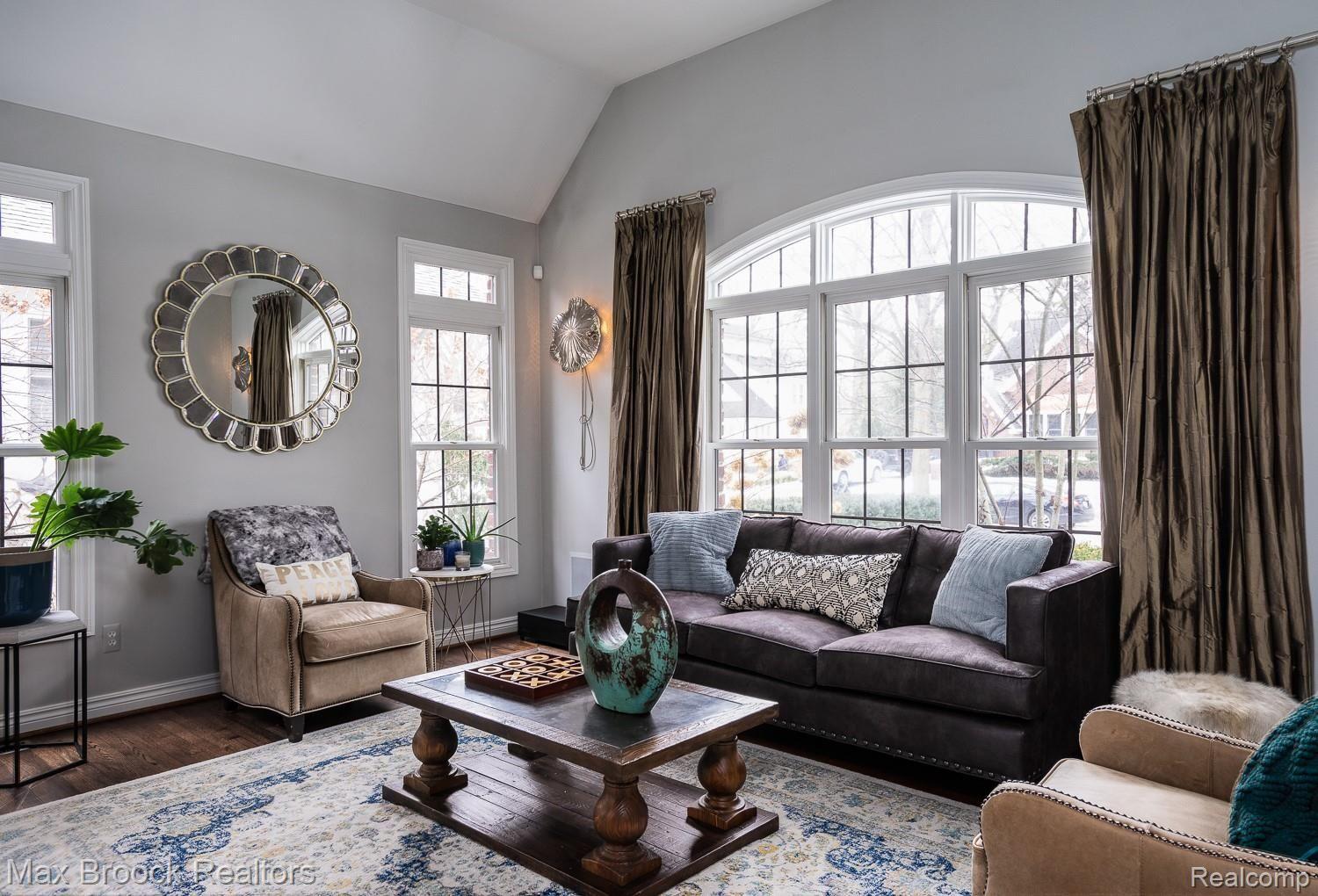 11 Devonshire Road Pleasant Ridge, MI 48069 - Photo 8 of 46 Living Room