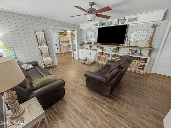 $245,000 | 4 Oakhurst Drive, Natchez, MS 39120