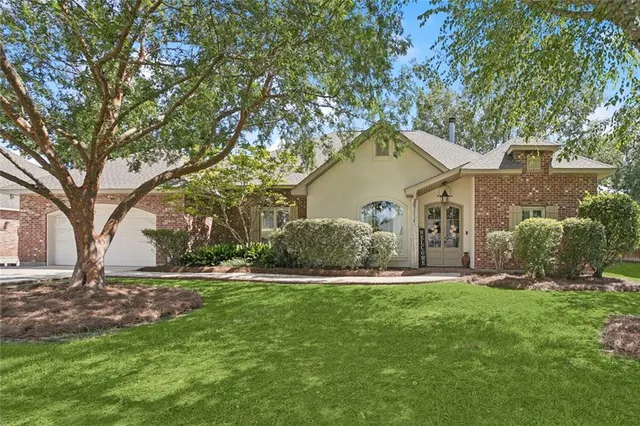 $560,000 | 142 Acadian Lane, Mandeville, LA 70471