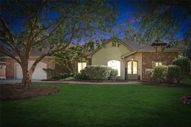 $560,000 | 142 Acadian Lane, Mandeville, LA 70471