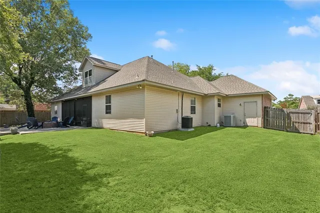 $560,000 | 142 Acadian Lane, Mandeville, LA 70471