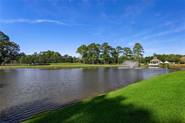 $560,000 | 142 Acadian Lane, Mandeville, LA 70471