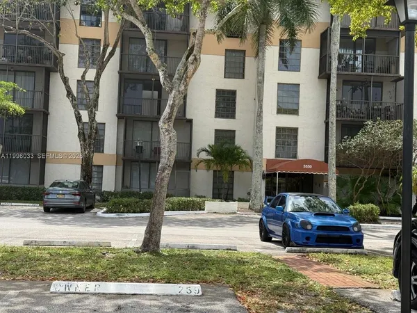 $2,050 | 5550 Northwest 44th Street, Unit 418B, Lauderhill, FL 33319