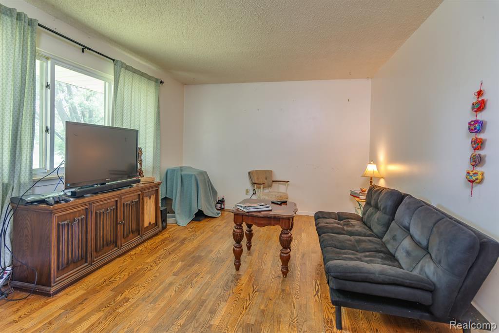 5337 North Linden Road Flint, MI 48504 - Photo 3 of 20 Gallery Image 3