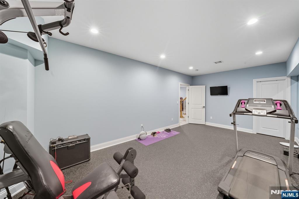 146 Stuart Street Paramus, NJ 07652 - Photo 28 of 45