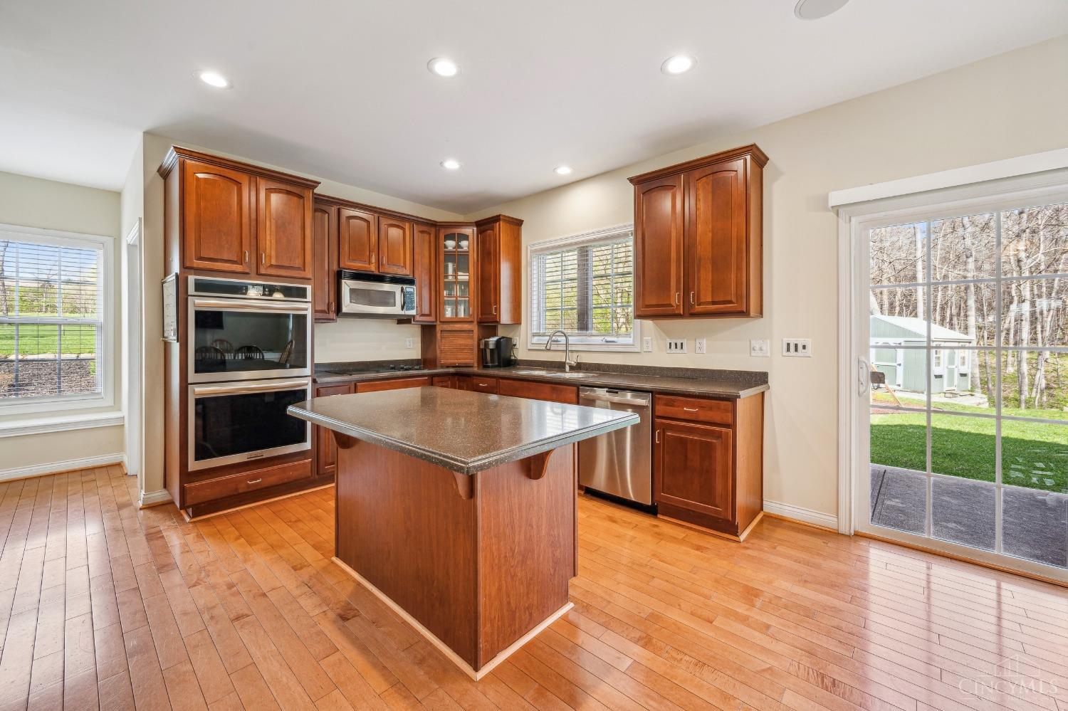 6422 Werk Road Cincinnati, OH 45248 - Photo 12 of 36