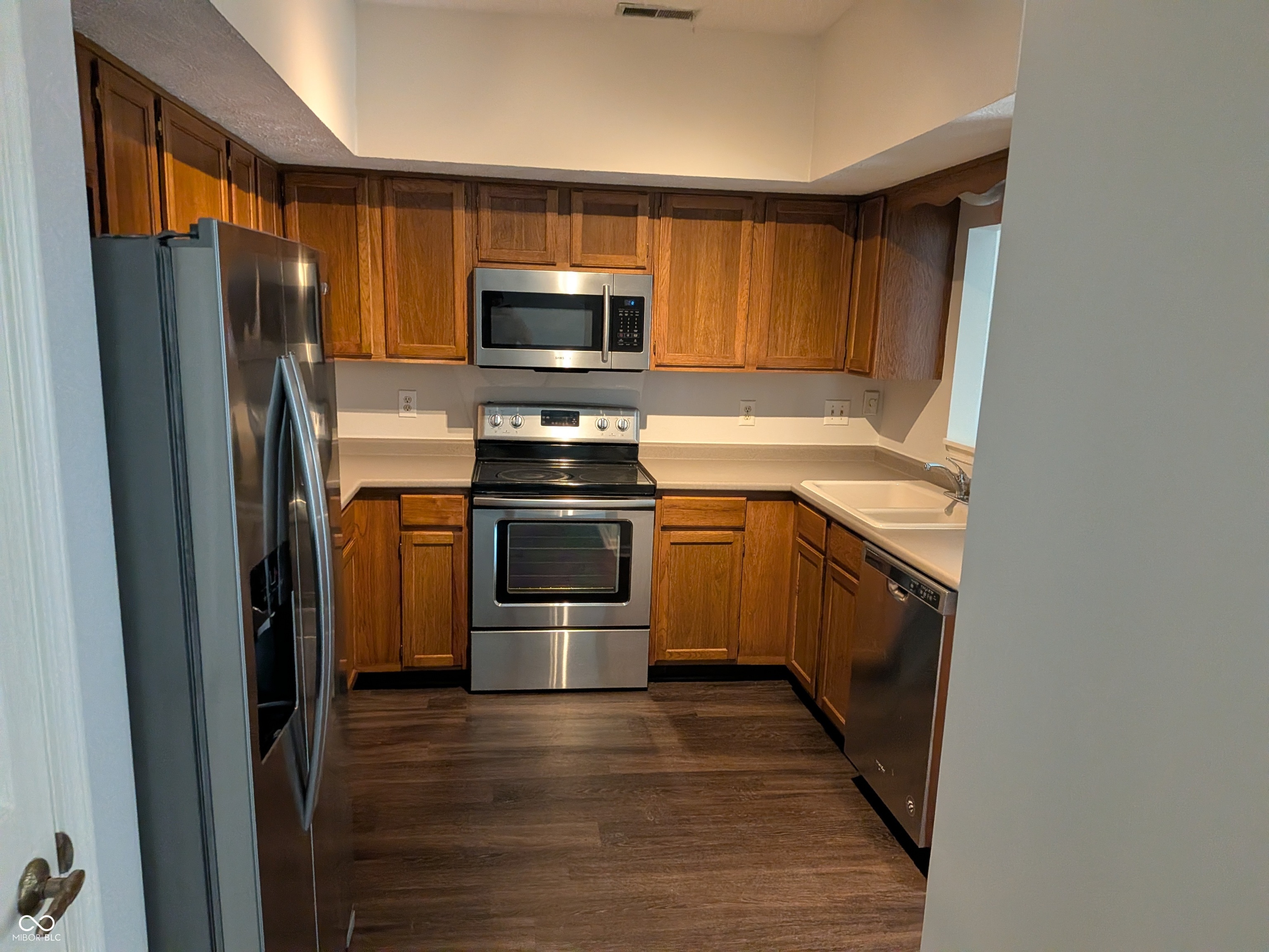 9464 Maple Way Indianapolis, IN 46268 - Photo 8 of 24 Gallery Image 8