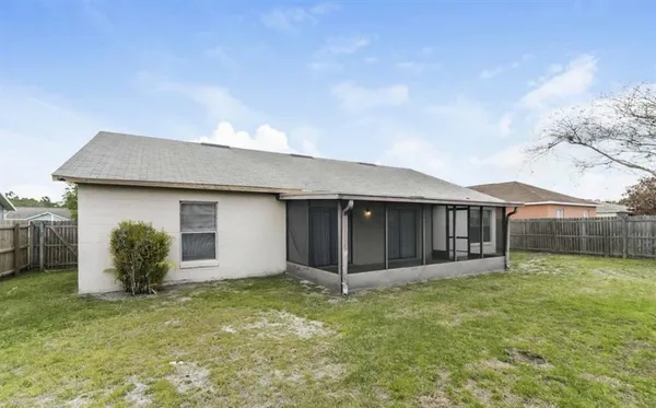 $1,800 | 1435 Piney Branch Circle, Valrico, FL 33594