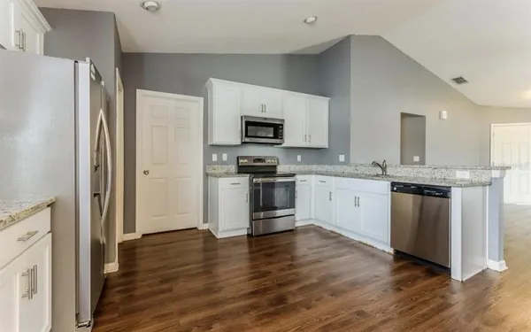 $1,800 | 1435 Piney Branch Circle, Valrico, FL 33594