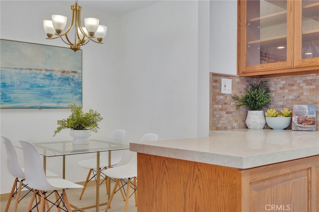 28207 Ridgepoint Court Rancho Palos Verdes, CA 90275 - Photo 26 of 65 Bar and eat-in kitchen