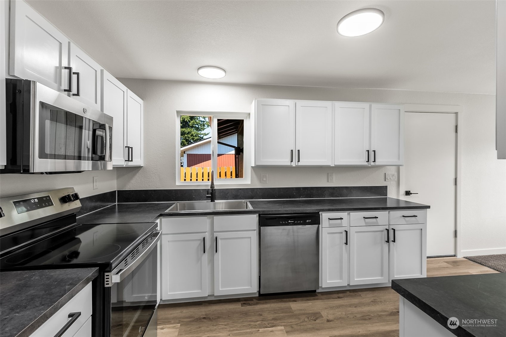 1807 Harding Road Aberdeen, WA 98520 - Photo 9 of 16 Gallery Image 9