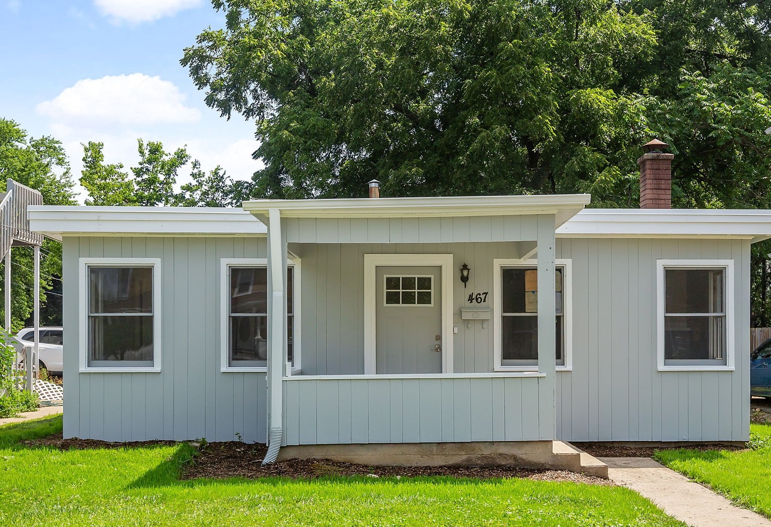 a view of a house with a yard