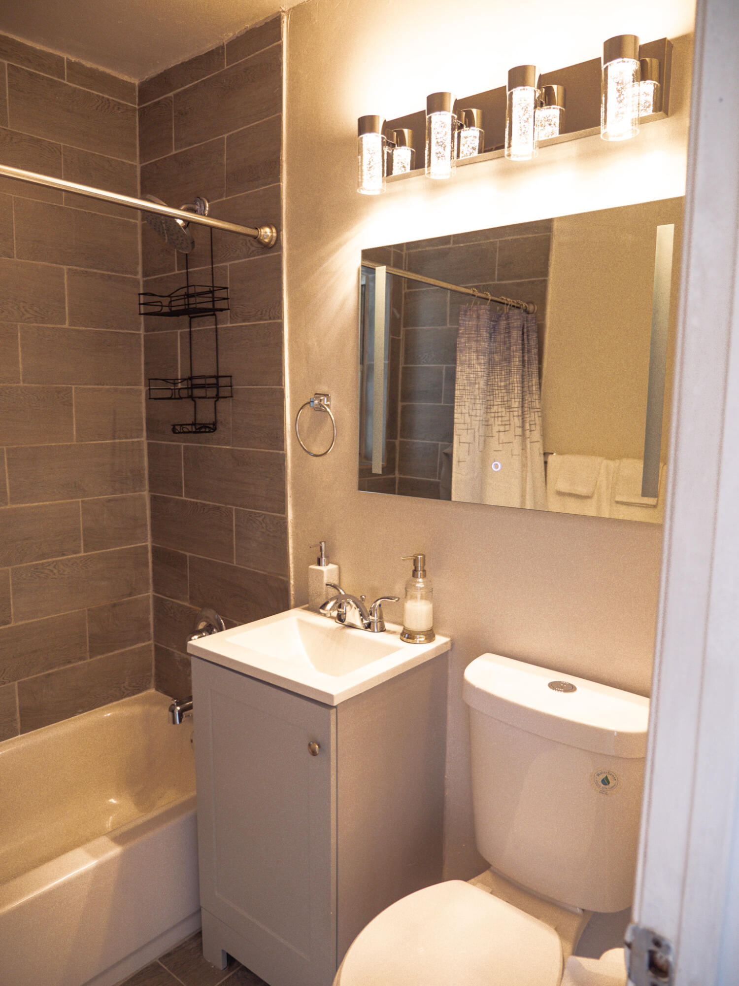 702 Southwest 1st Street Delray Beach, FL 33444 - Photo 19 of 32 Bath2