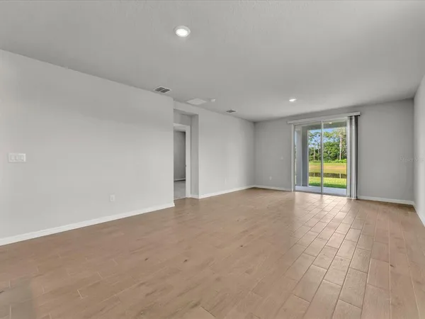 a view of empty room with window