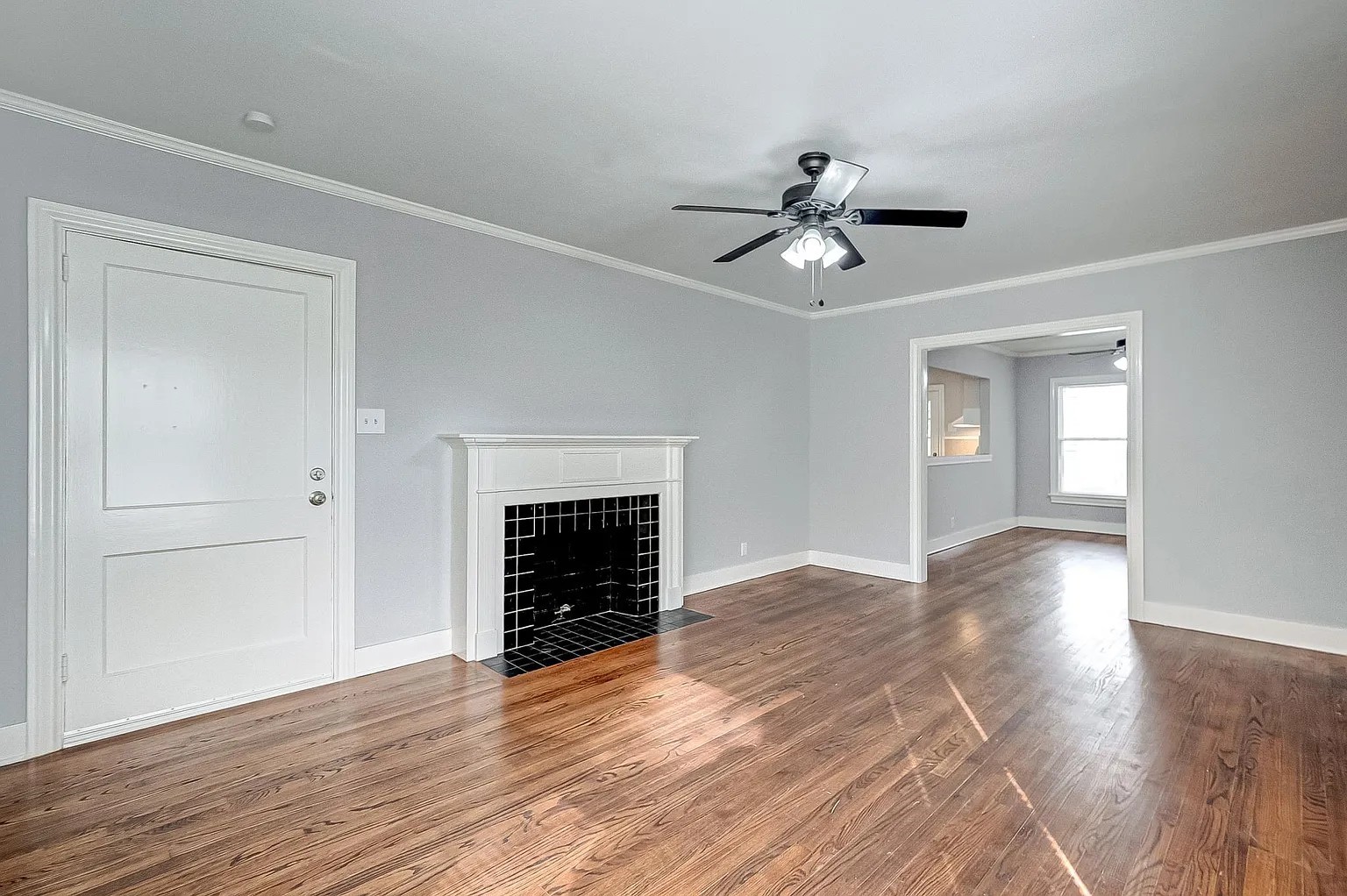 1852 Sul Ross Street, Unit 1 Houston, TX 77098 - Photo 7 of 10 Living Room