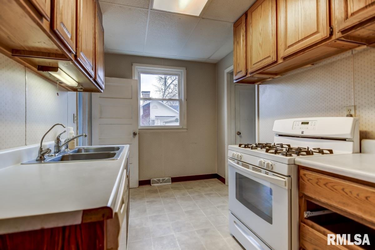 1245 West Governor Street Springfield, IL 62704 - Photo 12 of 34 Gallery Image 12