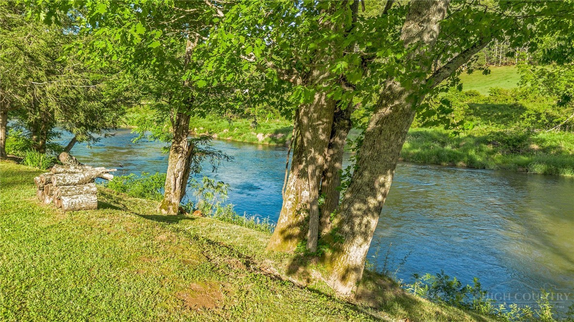 409 Ellis Road West Jefferson, NC 28694 - Photo 13 of 48