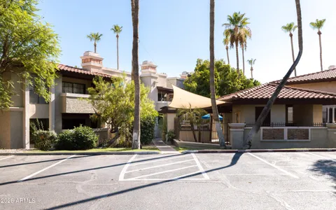 $230,000 | 7557 North Dreamy Draw Drive, Unit 275, Phoenix, AZ 85020