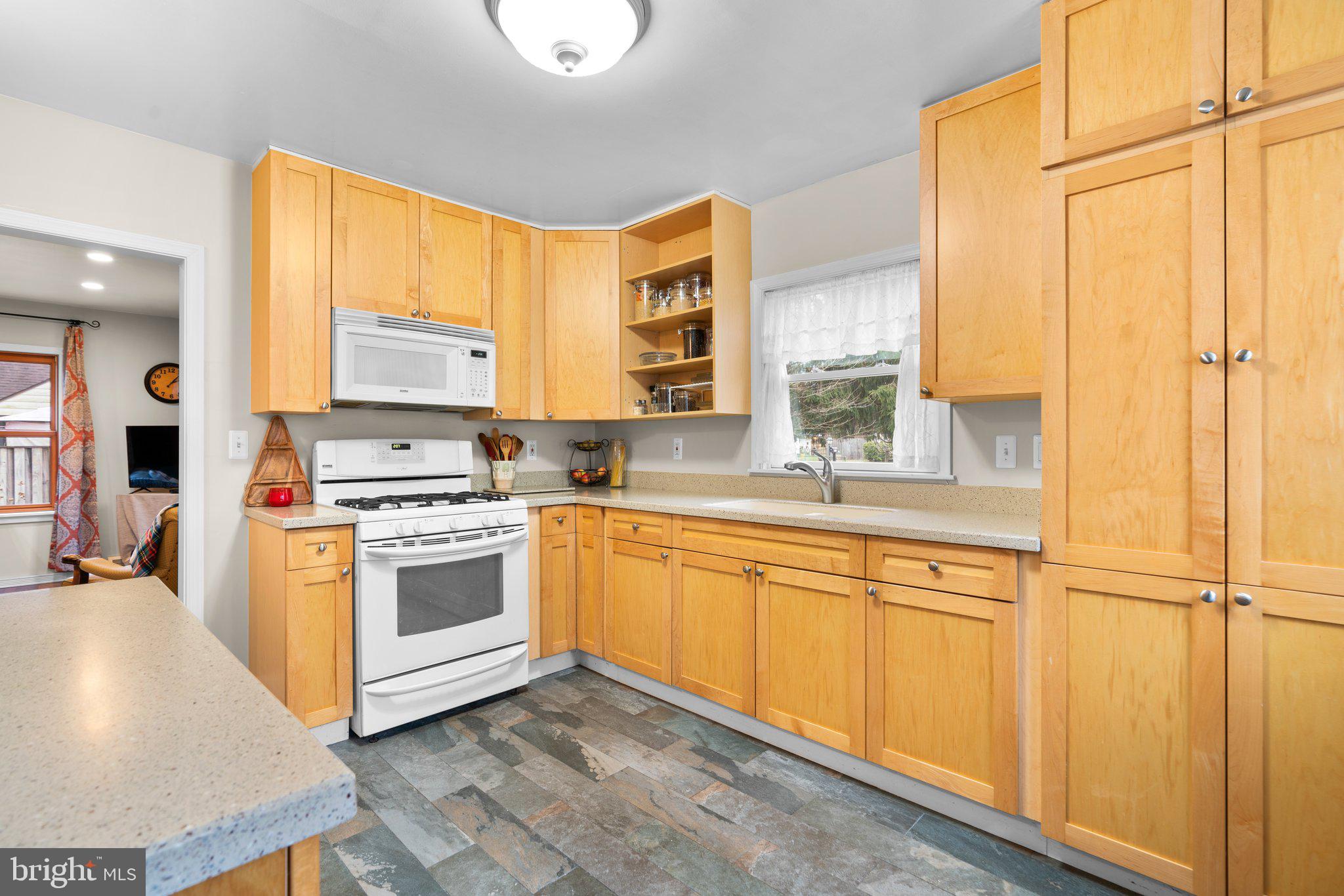 8173 Lea Road Pasadena, MD 21122 - Photo 6 of 26 Gallery Image 6