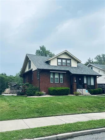 $240,000 | 200 South Douglas Avenue, Belleville, IL 62220
