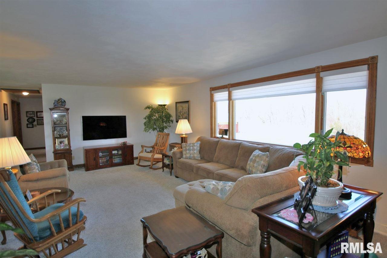 18724 Red Shale Hill Road Pekin, IL 61554 - Photo 18 of 35 Gallery Image 18