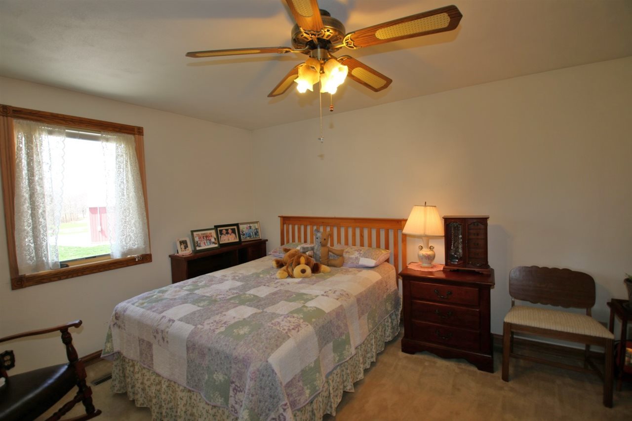 18724 Red Shale Hill Road Pekin, IL 61554 - Photo 19 of 35 Gallery Image 19