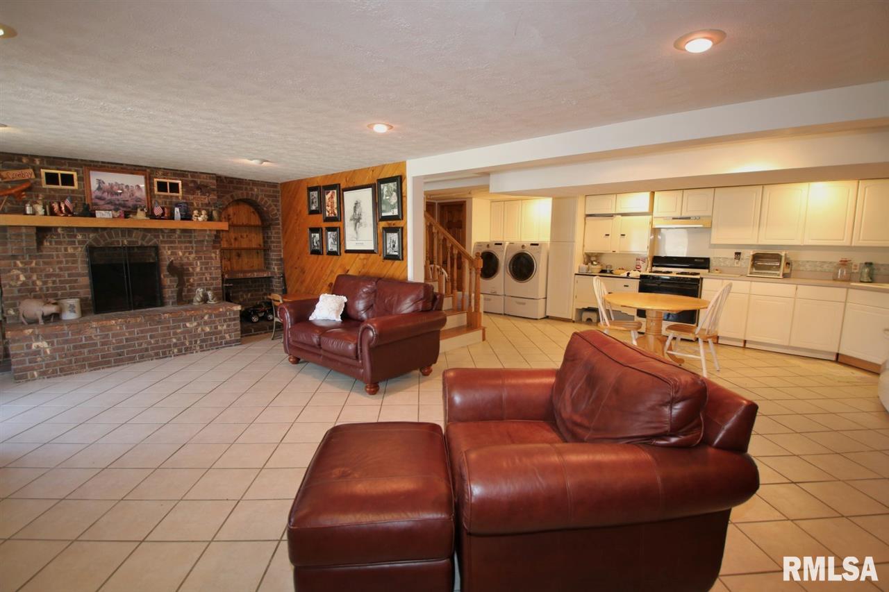 18724 Red Shale Hill Road Pekin, IL 61554 - Photo 25 of 35 Gallery Image 25
