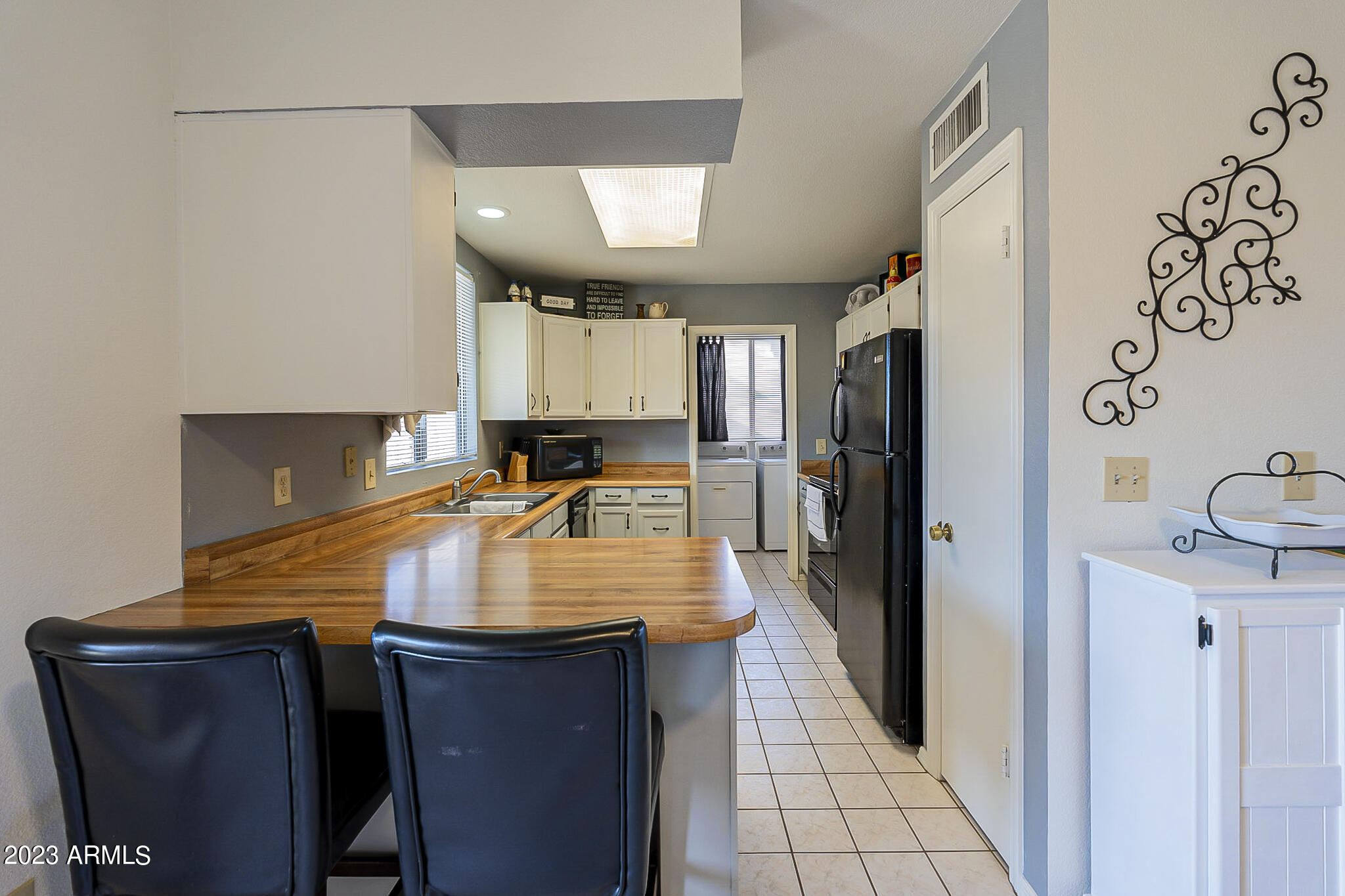 1207 East Utopia Road Phoenix, AZ 85024 - Photo 11 of 30 Kitchen