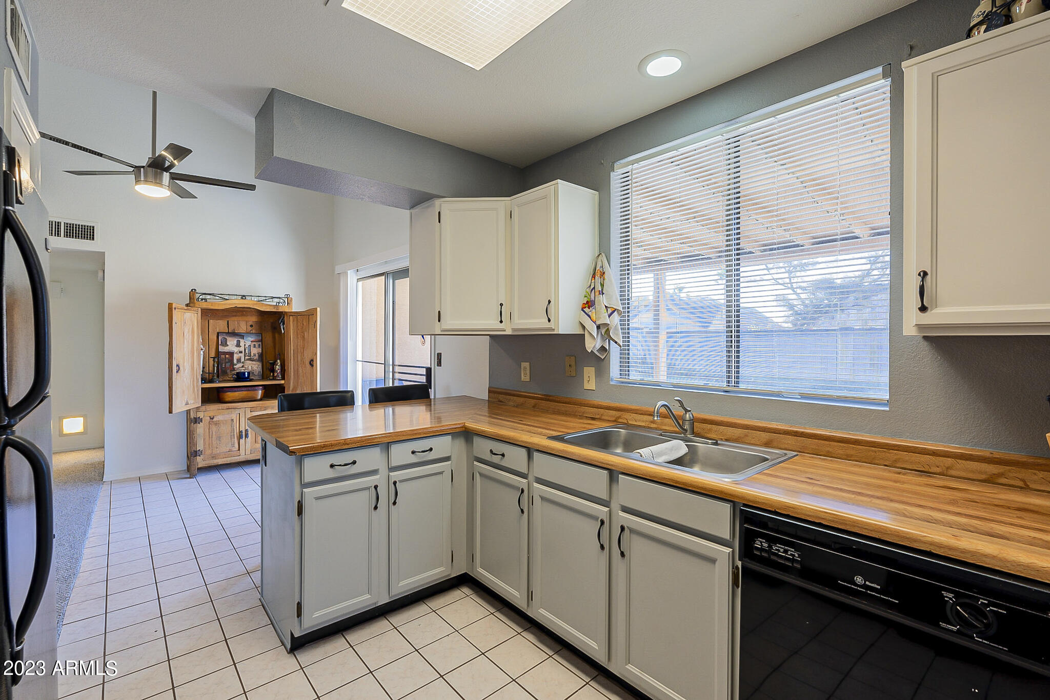 1207 East Utopia Road Phoenix, AZ 85024 - Photo 14 of 30 Kitchen