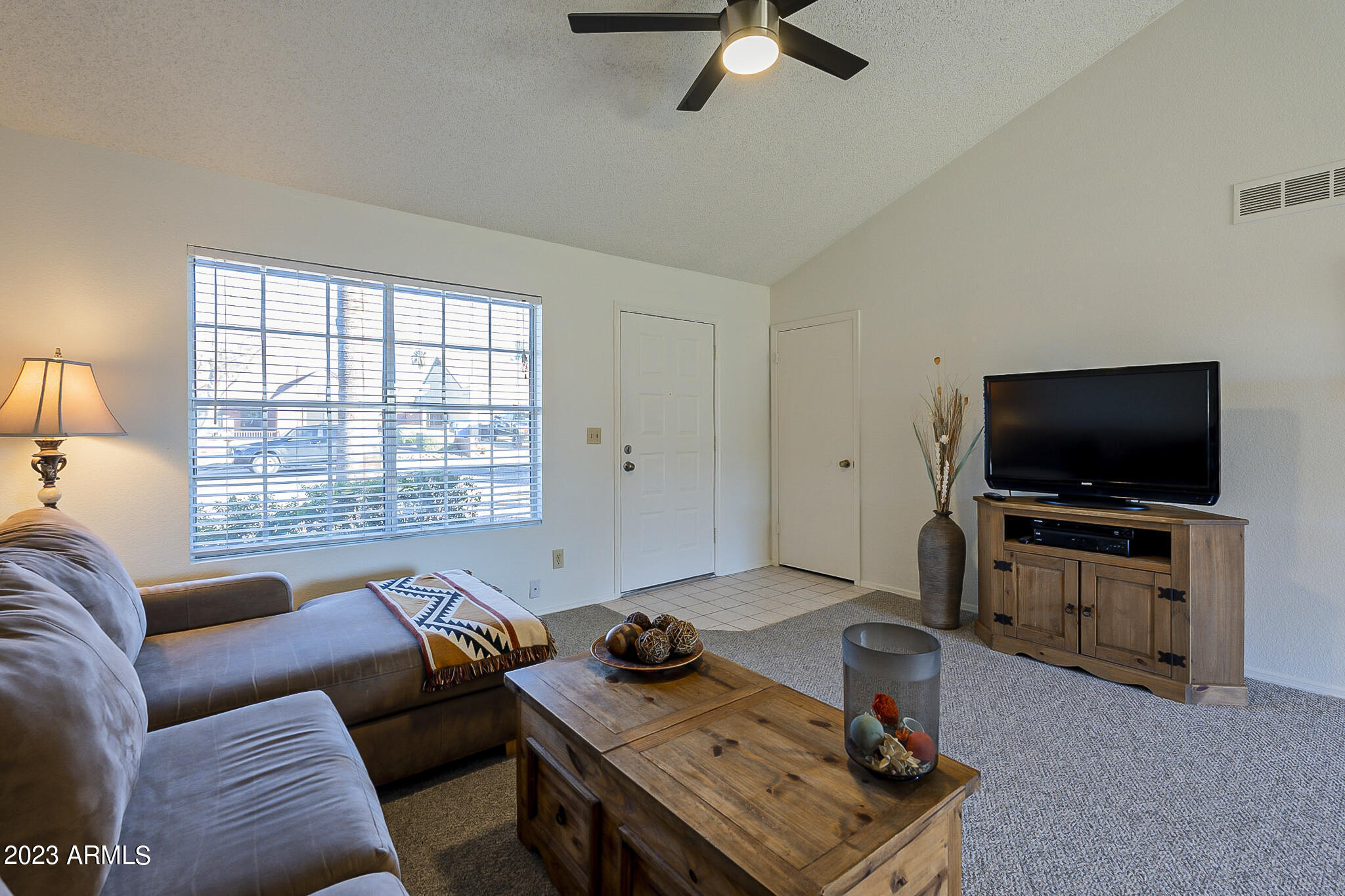 1207 East Utopia Road Phoenix, AZ 85024 - Photo 5 of 30 Living Room