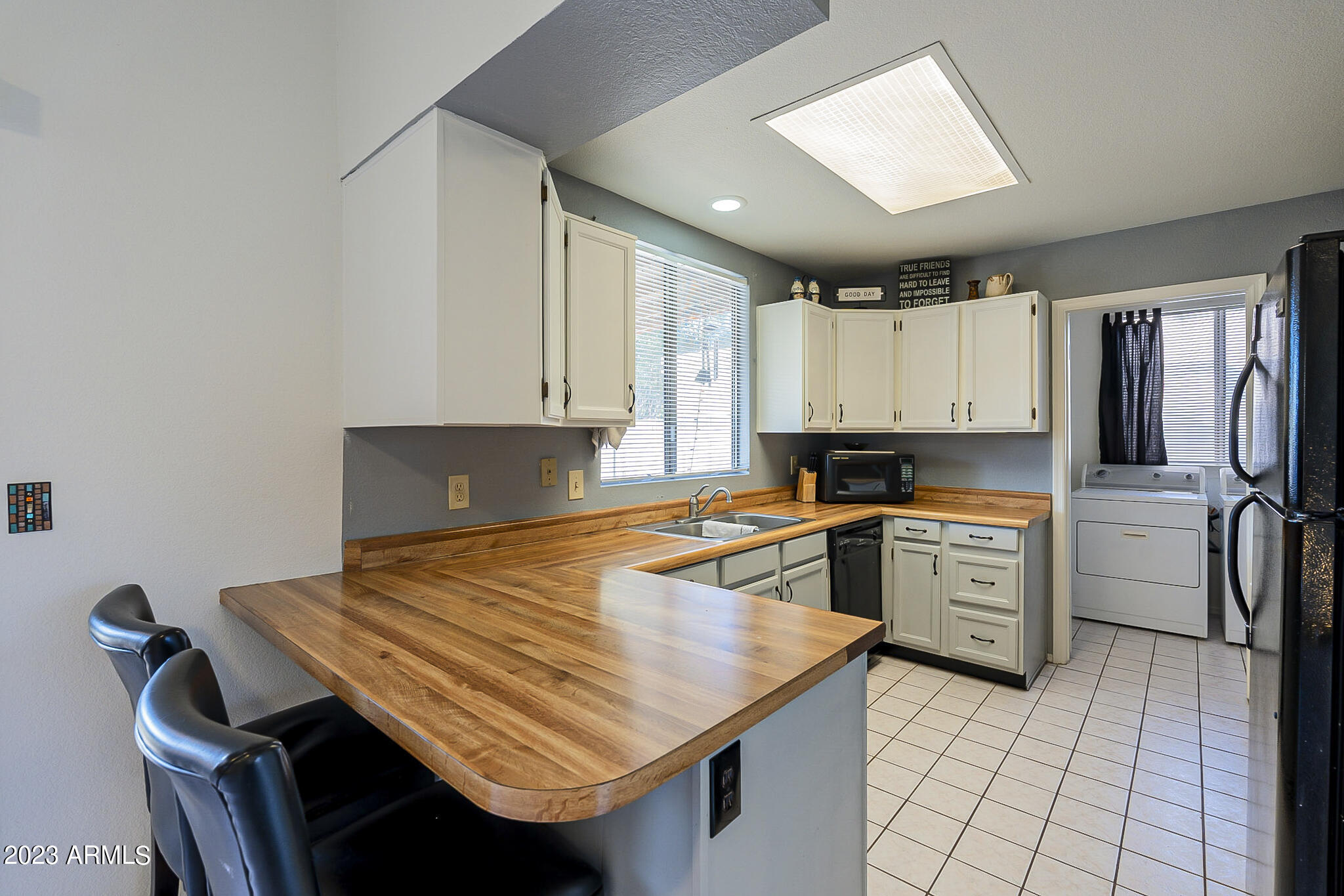 1207 East Utopia Road Phoenix, AZ 85024 - Photo 10 of 30 Kitchen