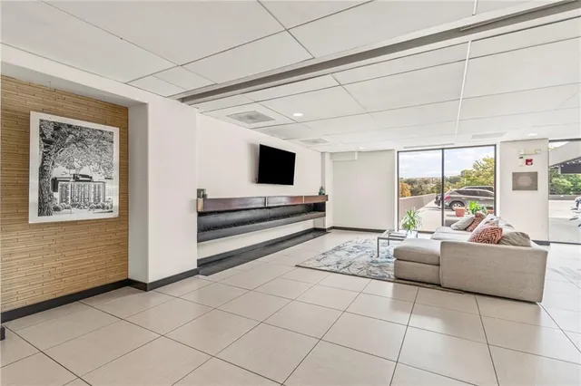 $180,000 | 700 East 8th Street, Unit 4A, Kansas City, MO 64106